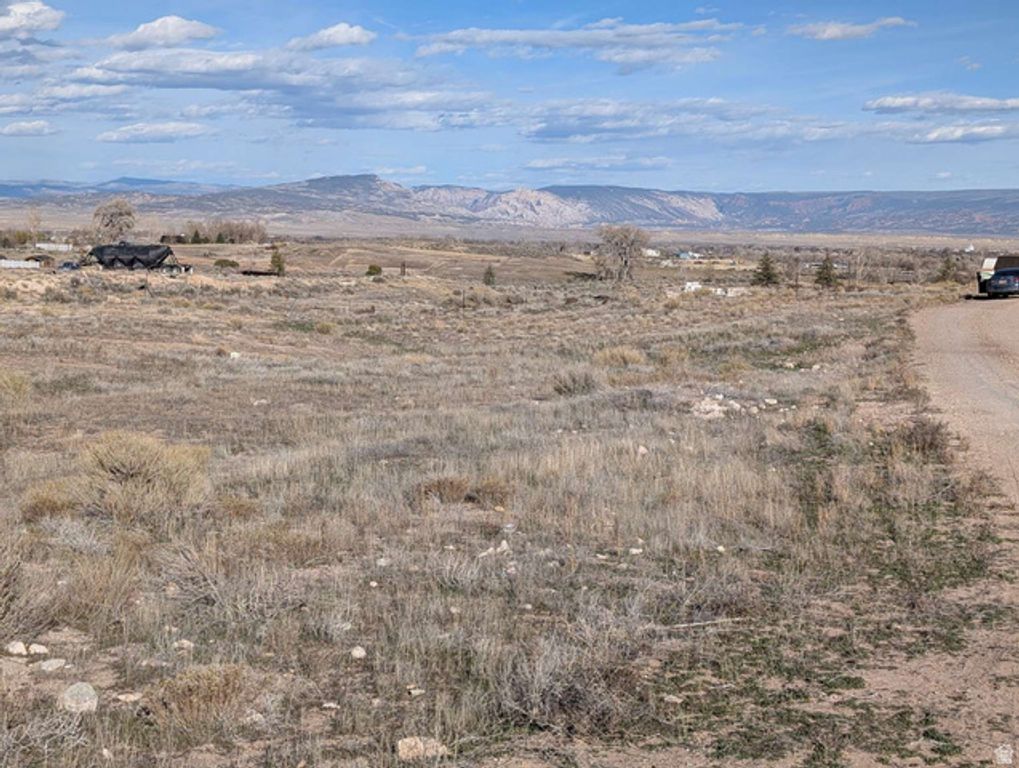 Image 2 of property listing at 3331 S 1500 W, Vernal, UT 84078