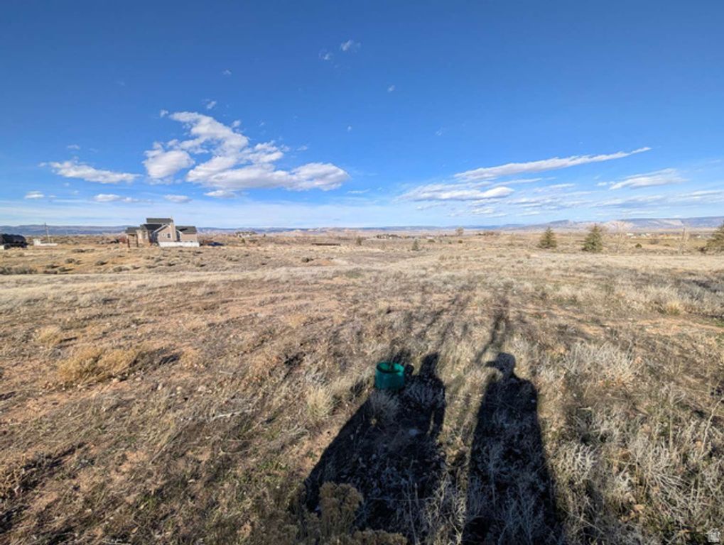 Image 4 of property listing at 3331 S 1500 W, Vernal, UT 84078