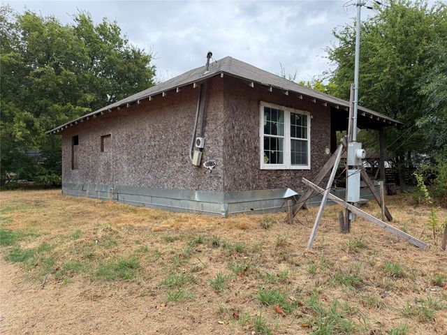 405 Charter Street, Whitesboro, TX 76273