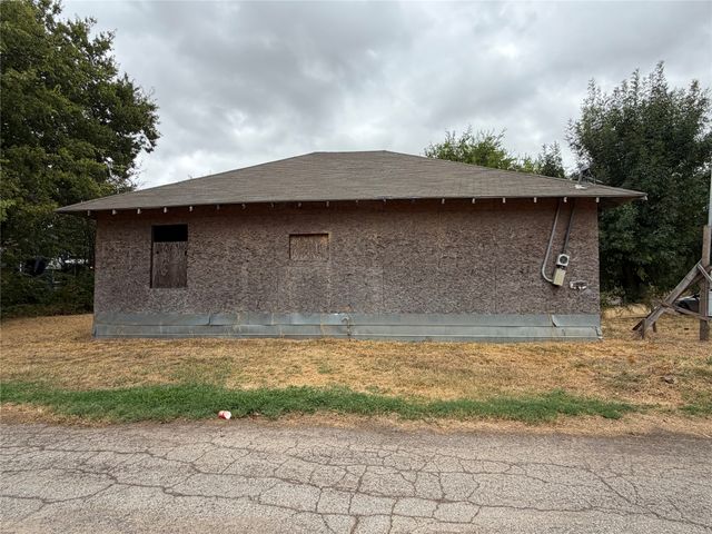 405 Charter Street, Whitesboro, TX 76273