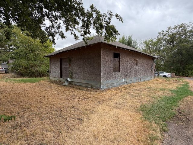 405 Charter Street, Whitesboro, TX 76273