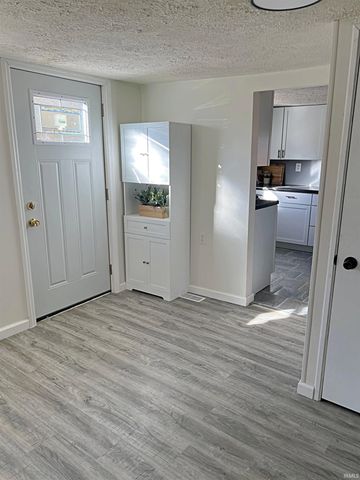 982 8th St NW, Linton, IN 47441