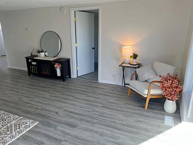 982 8th St NW, Linton, IN 47441