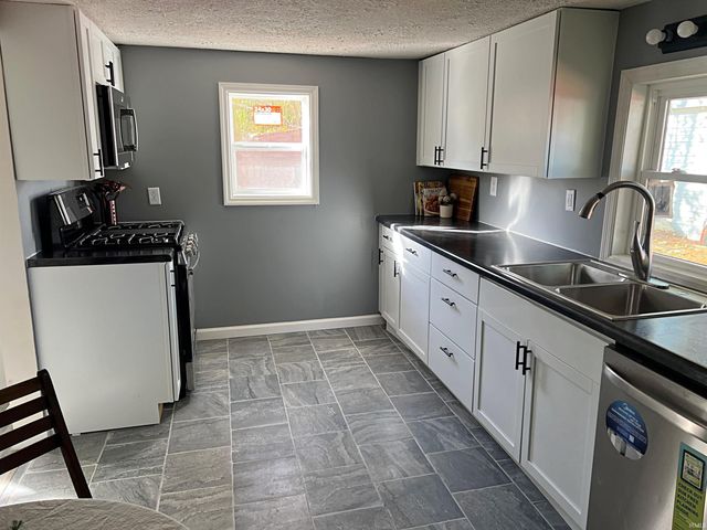 982 8th St NW, Linton, IN 47441