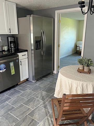 982 8th St NW, Linton, IN 47441