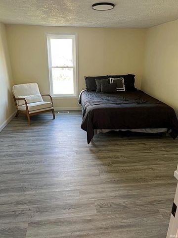 982 8th St NW, Linton, IN 47441