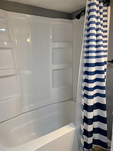 982 8th St NW, Linton, IN 47441