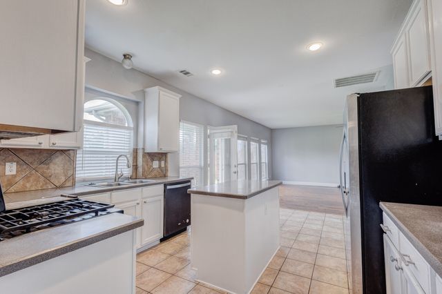 6107 Lakecrest Drive, Sachse, TX 75048