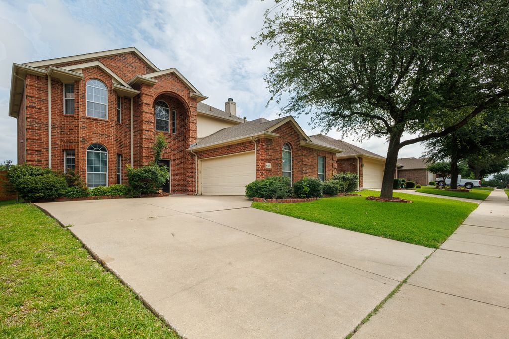 6107 Lakecrest Drive, Sachse, TX 75048
