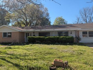 3395 Bonham Street, Paris, TX 75460