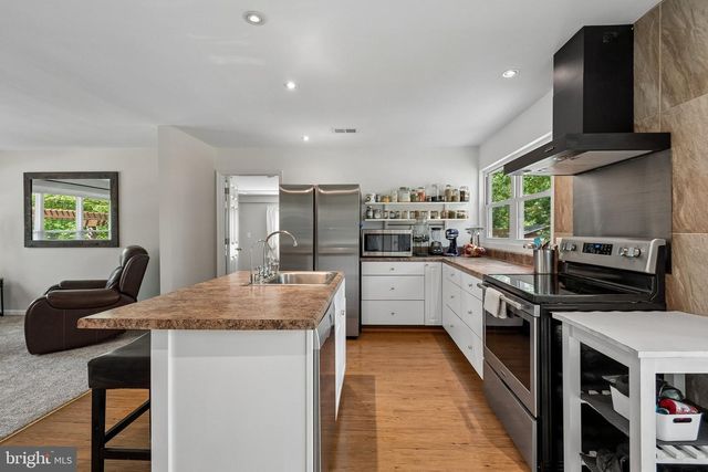 14376 PINE LN, Woodbridge, VA 22191
