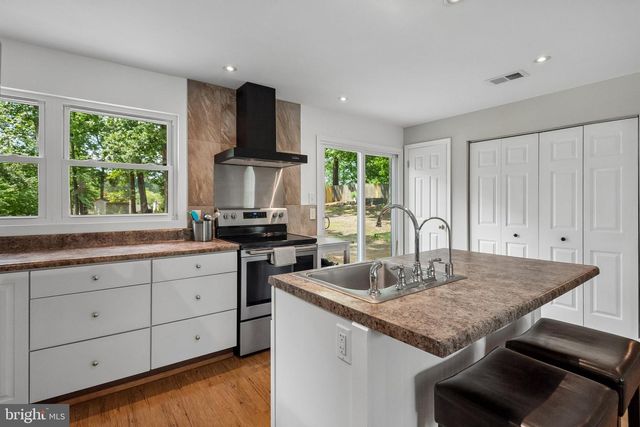 14376 PINE LN, Woodbridge, VA 22191