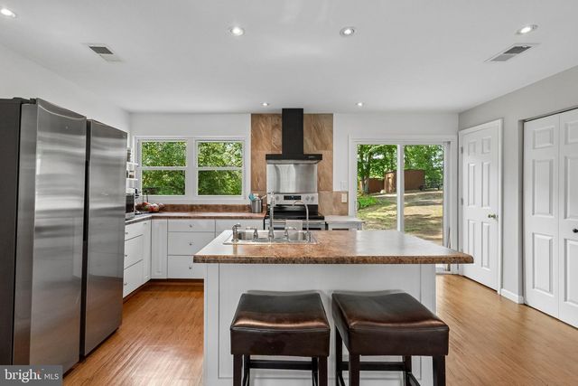 14376 PINE LN, Woodbridge, VA 22191