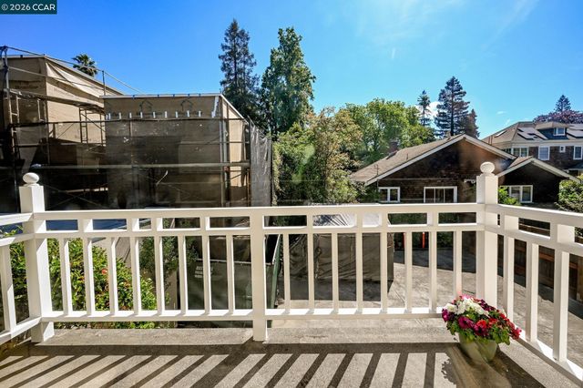 3037 College Ave, Berkeley, CA 94705