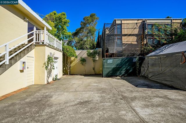 3037 College Ave, Berkeley, CA 94705