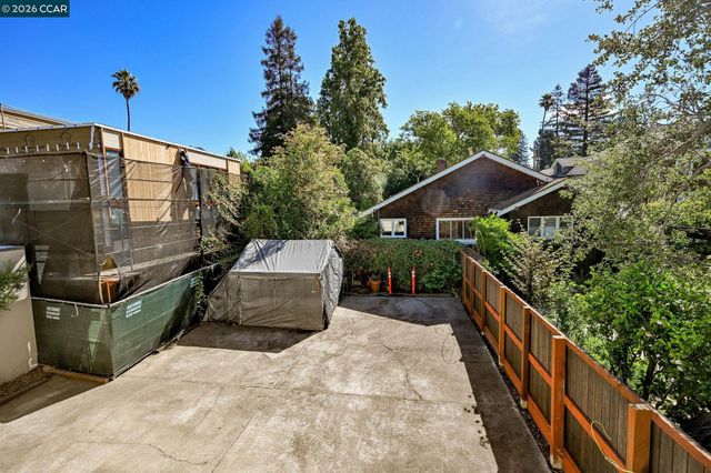 3037 College Ave, Berkeley, CA 94705