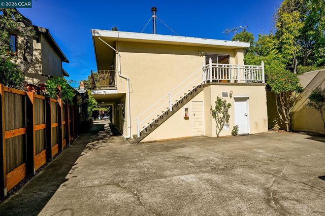 3037 College Ave, Berkeley, CA 94705