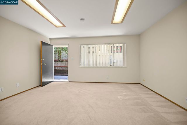 3037 College Ave, Berkeley, CA 94705