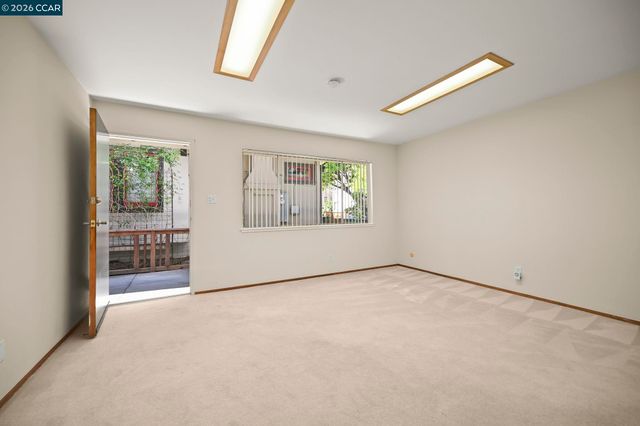 3037 College Ave, Berkeley, CA 94705