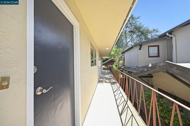 3037 College Ave, Berkeley, CA 94705