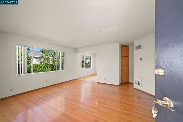 3037 College Ave, Berkeley, CA 94705