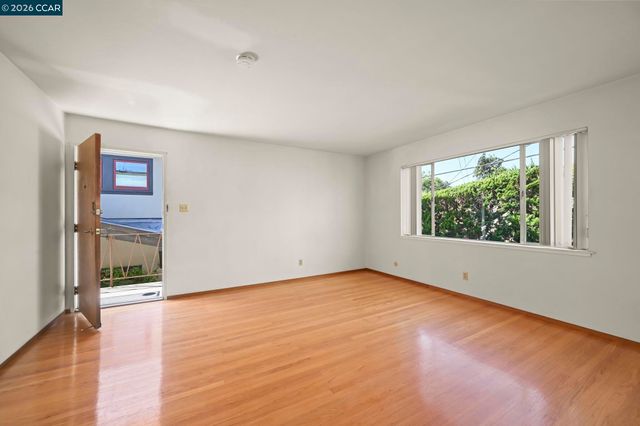 3037 College Ave, Berkeley, CA 94705