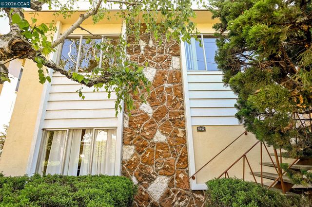 3037 College Ave, Berkeley, CA 94705