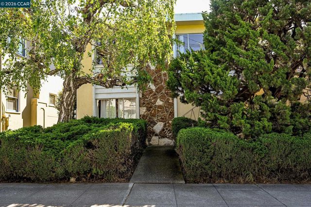 3037 College Ave, Berkeley, CA 94705