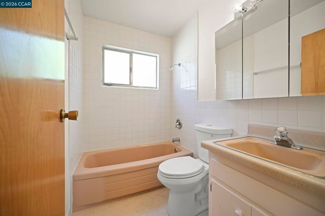 3037 College Ave, Berkeley, CA 94705