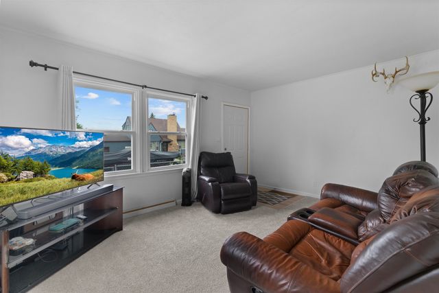 423 9th AVE SW, Minot, ND 58701