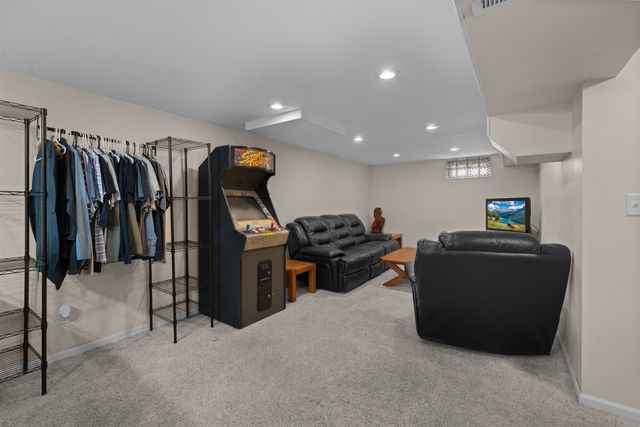 423 9th AVE SW, Minot, ND 58701