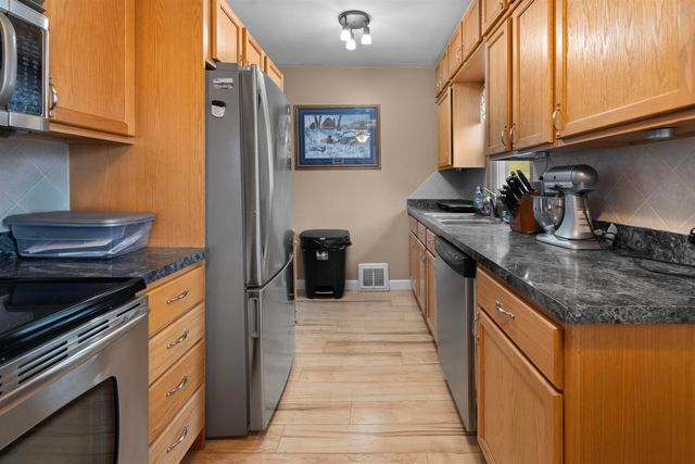 423 9th AVE SW, Minot, ND 58701