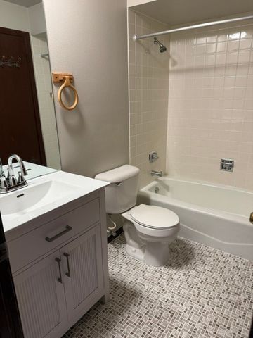 6408 Nature Drive 3W, Oak Forest, IL 60452