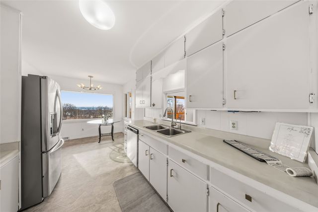 2555 Hull Avenue, Des Moines, IA 50317