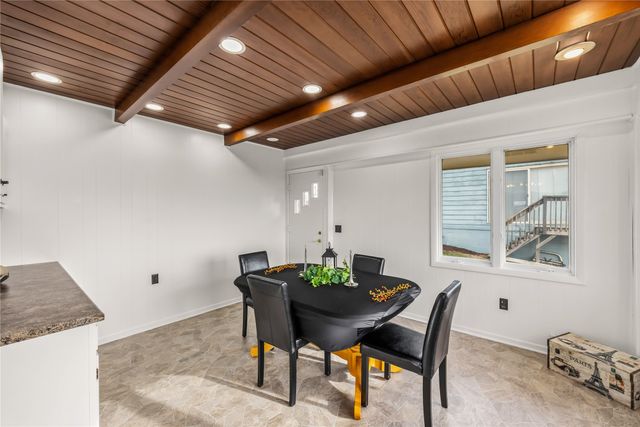 2555 Hull Avenue, Des Moines, IA 50317