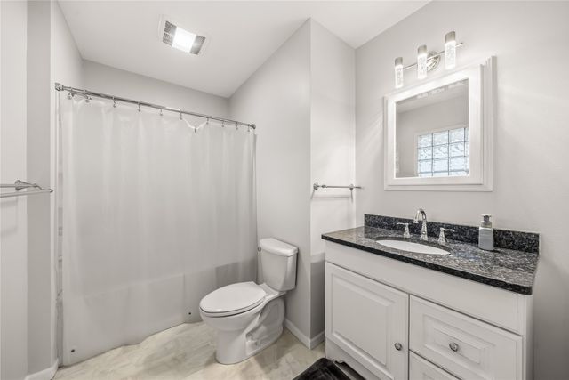 2555 Hull Avenue, Des Moines, IA 50317