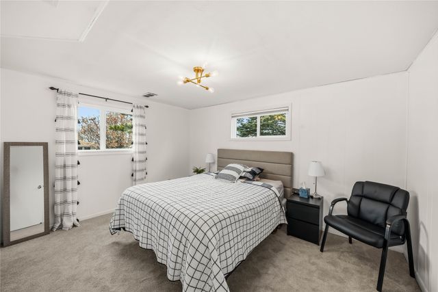 2555 Hull Avenue, Des Moines, IA 50317