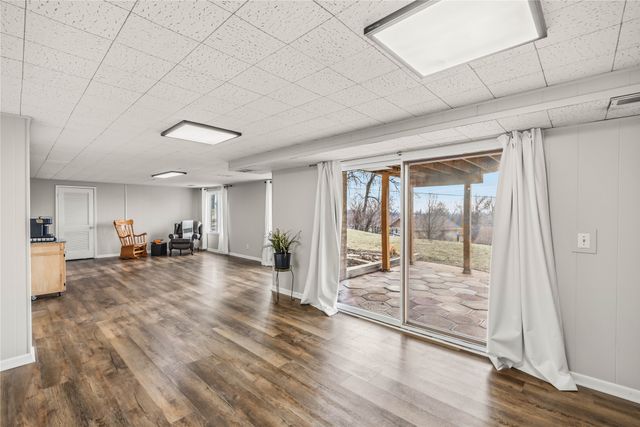 2555 Hull Avenue, Des Moines, IA 50317