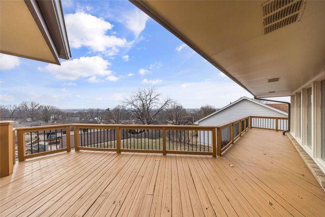 2555 Hull Avenue, Des Moines, IA 50317