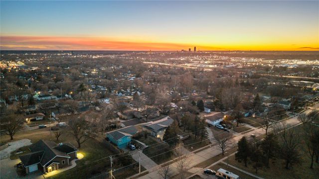 2555 Hull Avenue, Des Moines, IA 50317