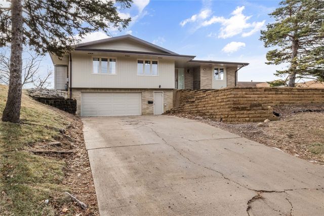 2555 Hull Avenue, Des Moines, IA 50317