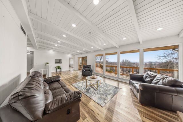 2555 Hull Avenue, Des Moines, IA 50317