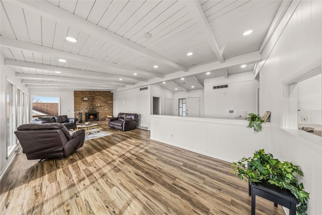 2555 Hull Avenue, Des Moines, IA 50317