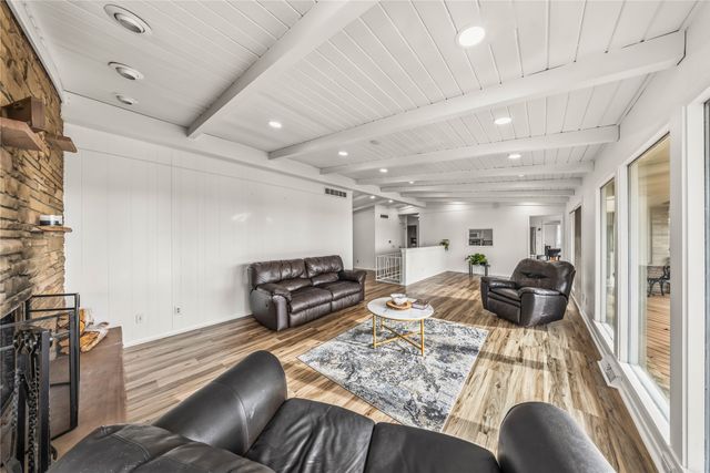 2555 Hull Avenue, Des Moines, IA 50317