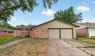 215 Crest Hill Drive, Conroe, TX 77301