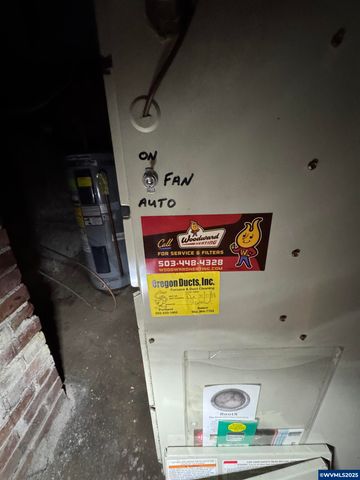 260 20th St SE, Salem, OR 97301