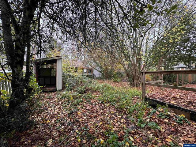 260 20th St SE, Salem, OR 97301