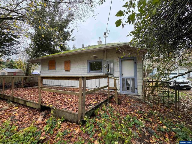 260 20th St SE, Salem, OR 97301