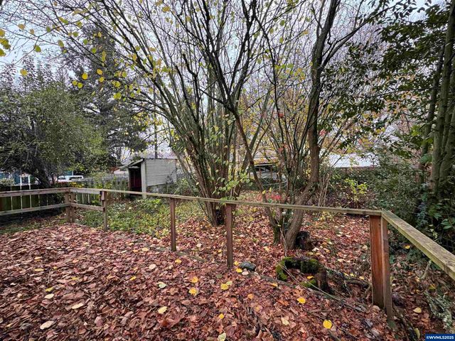 260 20th St SE, Salem, OR 97301