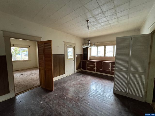 260 20th St SE, Salem, OR 97301